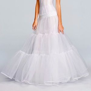 DAVID’S BRIDAL Ball Gown Silhouette Slip Small